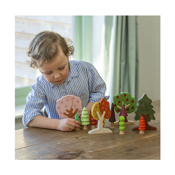 Árboles de las estaciones con gemas